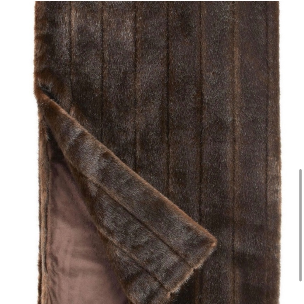 Fabulous-Furs Donna Salyers Couture Mink Faux Fur Throw Blanket. 52x52. NO FLAWS